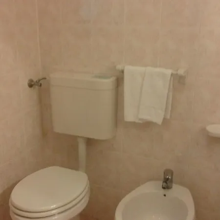 Alojamento de Acomodação e Pequeno-almoço Il Rifugio Dell'ape 4*